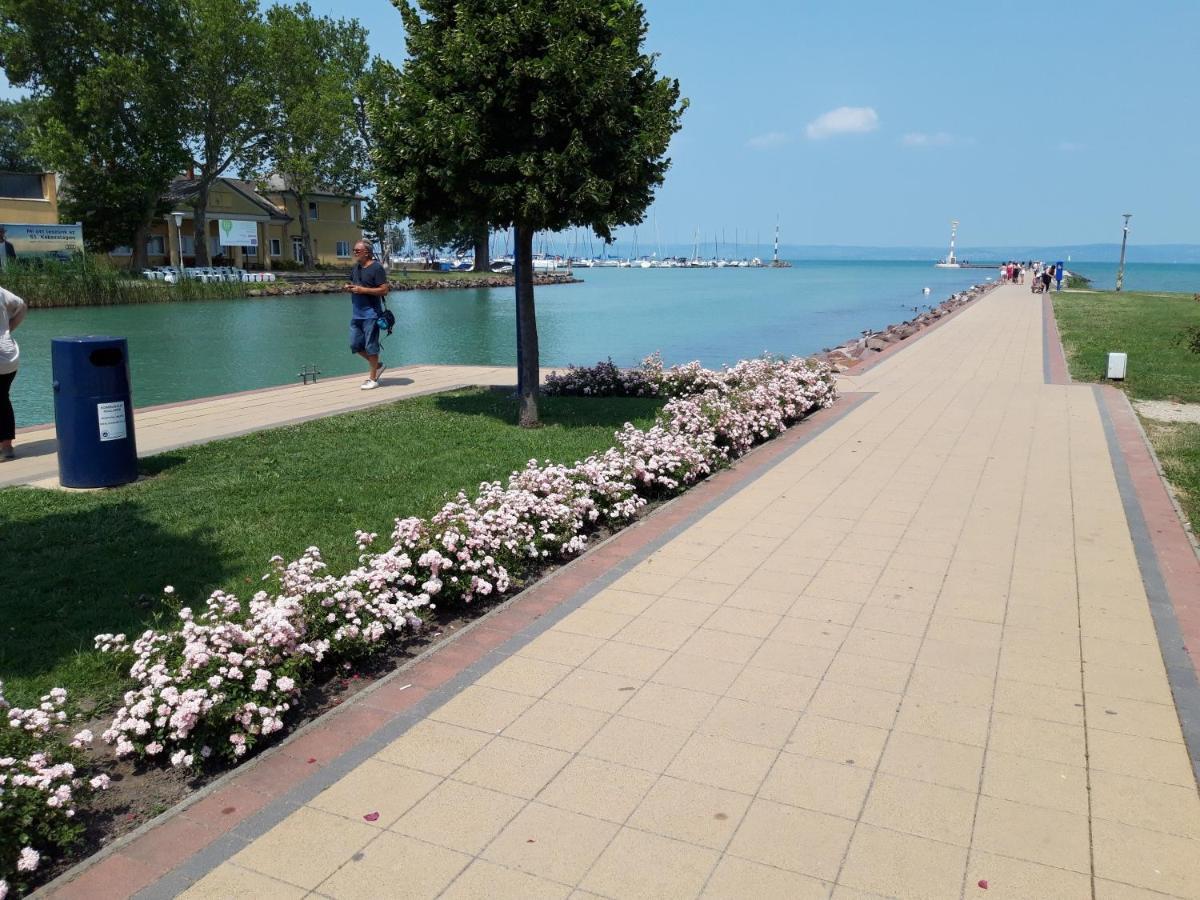 Kr Apartman Siófok Extérieur photo
